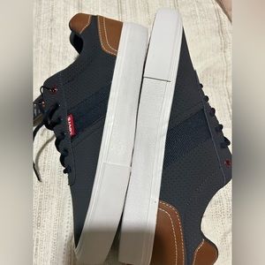 Men  Levis’s size 8